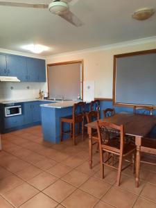 Kuchyň nebo kuchyňský kout v ubytování Hay Point Hotel/Motel