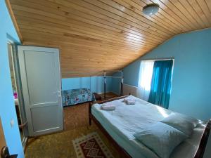 Letto o letti in una camera di Manana Japaridze's Guesthouse