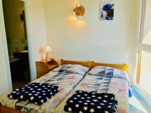 a bed with two pillows on it in a bedroom at Appartement Villard-de-Lans, 2 pièces, 6 personnes - FR-1-515-21 in Villard-de-Lans