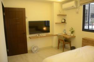 TV a/nebo společenská místnost v ubytování Rebecca Hostel