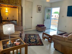 a living room with a couch and a table at Casa Almar in Tampico