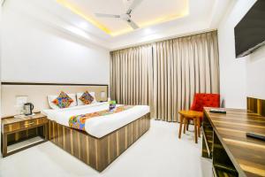Postel nebo postele na pokoji v ubytování FabHotel Prime Sapphire Inn