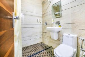 Koupelna v ubytování FabHotel Prime Sapphire Inn