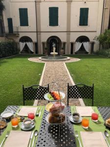 Afbeelding uit fotogalerij van LUCUS Exclusive Bed and Breakfast in Lucca