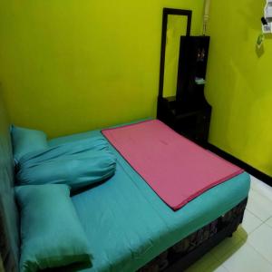 A bed or beds in a room at HOMESTAY PUNOKAWAN BOROBUDUR