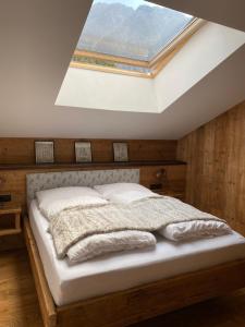 A bed or beds in a room at Grieshof am Pühel