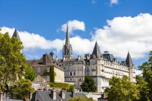 Photo de la galerie de l'établissement ONLOC - St Exupéry -Magnifique appart au calme avec chambre - parking, à Pau