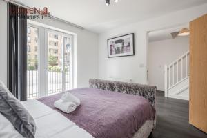 En eller flere senge i et værelse på CONEN Image Two Apartment