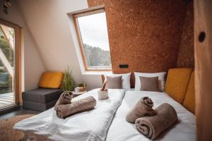 Posteľ alebo postele v izbe v ubytovaní Nesting resort Posestvo SONČNI RAJ