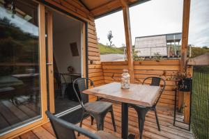 Balkón nebo terasa v ubytování Nesting Resort - Homestead SONČNI RAJ
