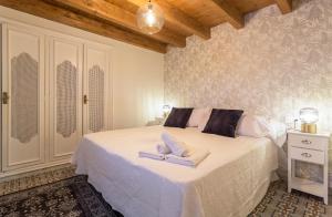 a bedroom with a bed with two towels on it at Los Corceles Casa Palacio in Jerez de la Frontera