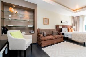 A seating area at Estoril Charming Apartment