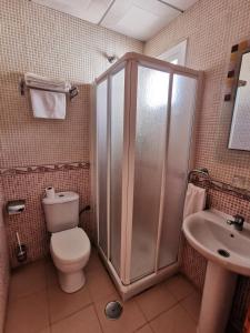 Ett badrum på Hostal Talavera
