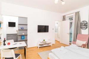 TV a/nebo společenská místnost v ubytování Cozy Apartment Siebenbrunn