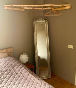 a bedroom with a bed and a mirror at Bed and Breakfast De Paalberg in Hoenderloo