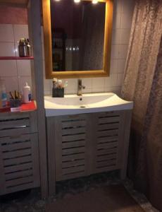 Bathroom sa Great and light private room in the heart of Nice