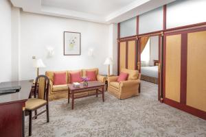 Ein Sitzbereich in der Unterkunft Al Shohada Hotel