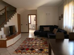 a living room with a couch and a tv at Hotel Ulivi in Paratico