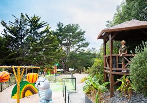 Zona de joacă pentru copii de la Camping Le Paradis