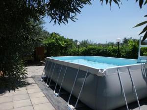 The swimming pool at or close to Il Vigneto "Cottage"