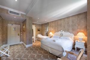 Фотография из галереи Hôtel Château de la Tour в Каннах