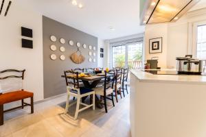 Posedenie v ubytovaní LA CONCHA BEACHVIEW by SWEET HOME SAN SEBASTIAN