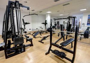 Fitness centrum a/nebo fitness zařízení v ubytování Hotel Vila-real Palace