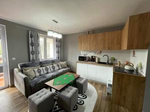 Kuchyňa alebo kuchynka v ubytovaní Apartamentylove - Apartament u Janicka, 100m do Krupówek