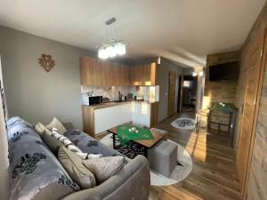 Kuchyňa alebo kuchynka v ubytovaní Apartamentylove - Apartament u Janicka, 100m do Krupówek