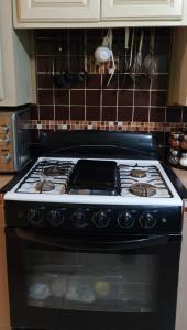 Кухня або міні-кухня у Gables Vacation Rentals with Private Gated Parking Onsite