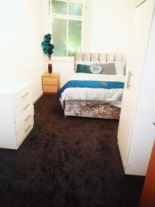 COSY DOUBLE ROOM CLOSE TO UNIVERSITY OF BRADFORD AND CITY CENTRE