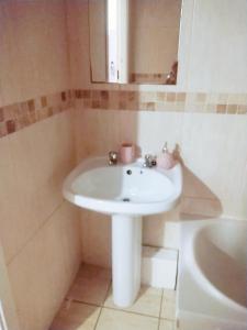 COSY DOUBLE ROOM CLOSE TO UNIVERSITY OF BRADFORD AND CITY CENTRE