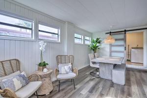Foto sihtkohas Cocoa Beach asuva majutusasutuse Walkable Florida Duplex 2 Blocks to Cocoa Beach! galeriist