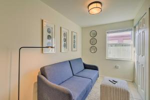 Istumisnurk majutusasutuses Walkable Florida Duplex 2 Blocks to Cocoa Beach!