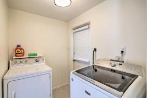 Foto sihtkohas Cocoa Beach asuva majutusasutuse Walkable Florida Duplex 2 Blocks to Cocoa Beach! galeriist