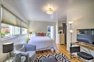 Foto dalla galleria di Studio with Shared Deck and Yard - Near Stanford! a Menlo Park