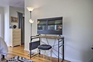 Foto dalla galleria di Studio with Shared Deck and Yard - Near Stanford! a Menlo Park