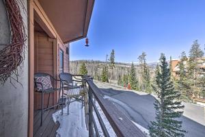 Balkón nebo terasa v ubytování Condo with Balcony and Fireplace in Silverthorne!