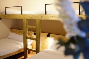 Łóżko lub łóżka w pokoju w obiekcie Azul añil EL PATIO Casa rural en Alameda