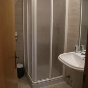 a bathroom with a shower and a sink at HOSTAL BURGALES in Milagro