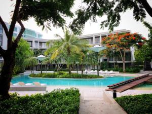 a view of the resort from the courtyard at บ้านแสนคราม in Ban Huai Sai Tai