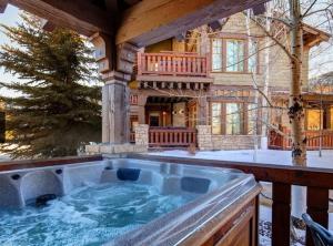 Bazén v ubytování Private Condos at Hotel Park City nebo v jeho okolí
