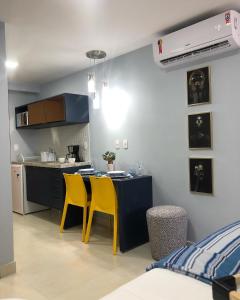 Virtuve vai virtuves zona naktsmītnē Apart hotel- FLAT no melhor do Manaíra 401