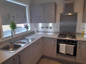 A kitchen or kitchenette at Beautiful Double Bedroom- In a modern 2 bed shared house