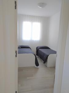Postel nebo postele na pokoji v ubytování Jesolo Appartamenti F2 - Coral Red + 19 fotografií