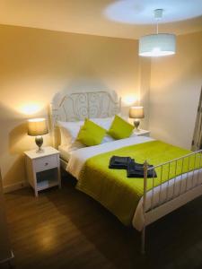 Ένα ή περισσότερα κρεβάτια σε δωμάτιο στο ochiltree apartment
