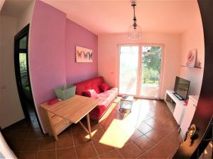 a living room with a red couch and a table at Recidence Villa Olivia in Itri