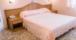 A bed or beds in a room at Hotel Terrazzo d'Abruzzo