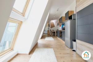 Kuchyňa alebo kuchynka v ubytovaní Premium Apartment by Hi5 - Penthouse studio + rooftop