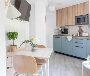 Kuchnia lub aneks kuchenny w obiekcie Madrid Comfort Suites